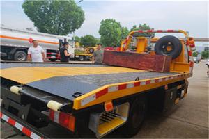 新野附近拖车电话号码服务